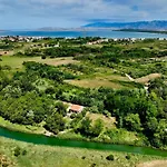 Vakantiehuis Am Fluss Gelegenes Haus Mit Galerieschlafplaetzen By Interhome *