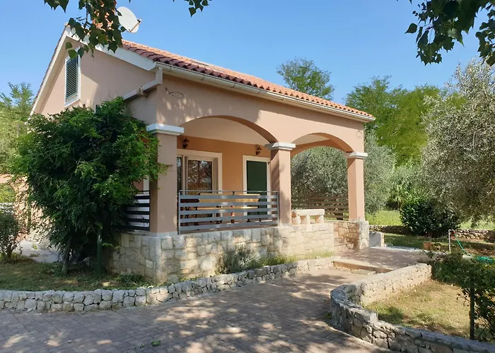 Am Fluss Gelegenes Haus Mit Galerieschlafplaetzen By Interhome Nyaraló Nin