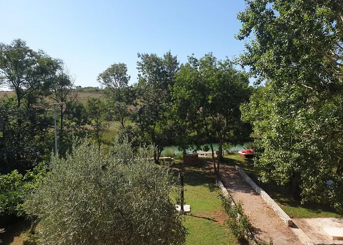 Nyaraló Am Fluss Gelegenes Haus Mit Galerieschlafplaetzen By Interhome Nin