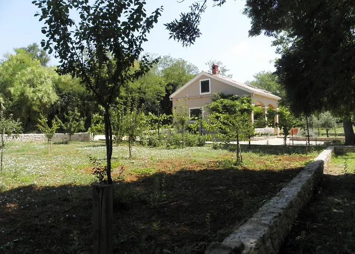 Nyaraló Am Fluss Gelegenes Haus Mit Galerieschlafplaetzen By Interhome *