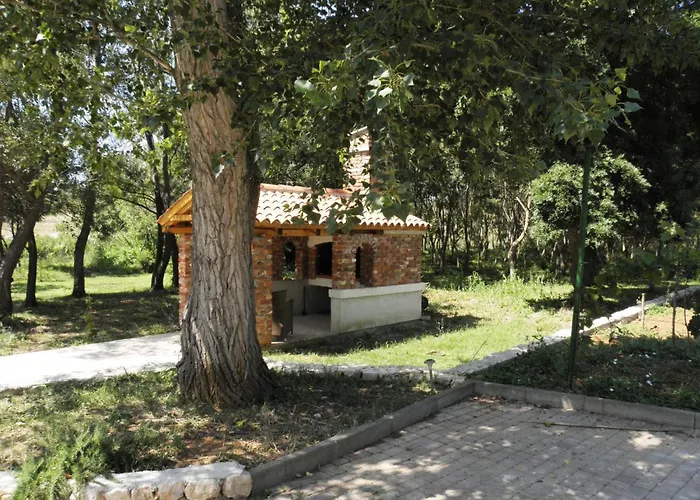 Am Fluss Gelegenes Haus Mit Galerieschlafplaetzen By Interhome *