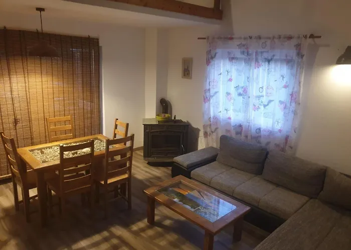 Am Fluss Gelegenes Haus Mit Galerieschlafplaetzen By Interhome Nyaraló *
