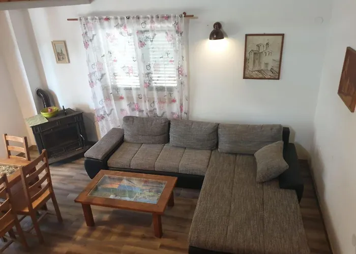 Am Fluss Gelegenes Haus Mit Galerieschlafplaetzen By Interhome Nyaraló *