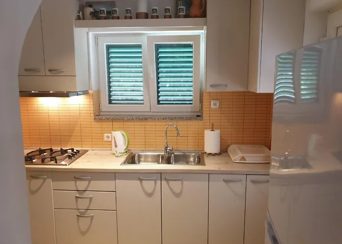 Am Fluss Gelegenes Haus Mit Galerieschlafplaetzen By Interhome * Nin