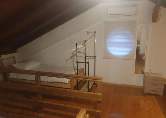 Nyaraló Am Fluss Gelegenes Haus Mit Galerieschlafplaetzen By Interhome Nin