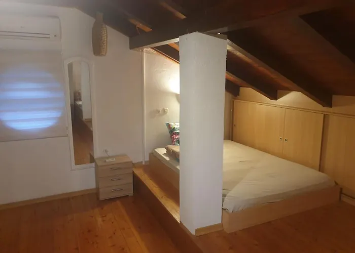 Am Fluss Gelegenes Haus Mit Galerieschlafplaetzen By Interhome *
