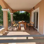 Am Fluss Gelegenes Haus Mit Galerieschlafplaetzen By Interhome Сasa de vacaciones *