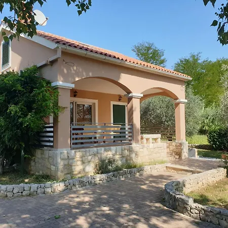Am Fluss Gelegenes Haus Mit Galerieschlafplaetzen By Interhome Tatil Evi Nin