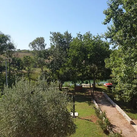 Tatil Evi Am Fluss Gelegenes Haus Mit Galerieschlafplaetzen By Interhome Nin