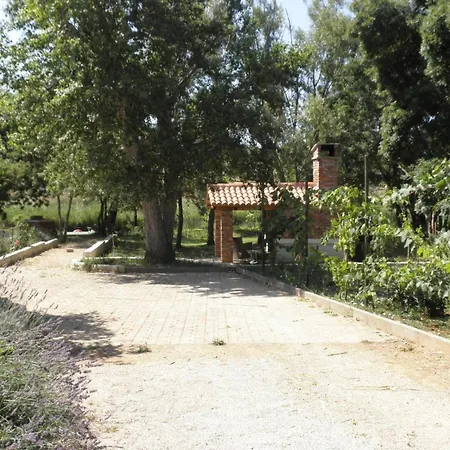 Am Fluss Gelegenes Haus Mit Galerieschlafplaetzen By Interhome Tatil Evi