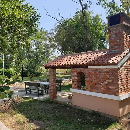 Tatil Evi Am Fluss Gelegenes Haus Mit Galerieschlafplaetzen By Interhome Nin
