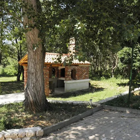 Am Fluss Gelegenes Haus Mit Galerieschlafplaetzen By Interhome *