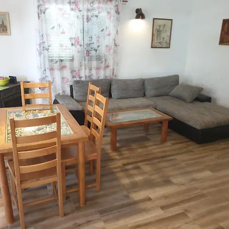 Am Fluss Gelegenes Haus Mit Galerieschlafplaetzen By Interhome Tatil Evi