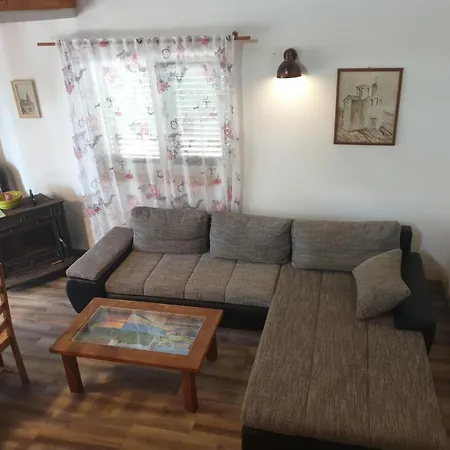 Am Fluss Gelegenes Haus Mit Galerieschlafplaetzen By Interhome Tatil Evi *